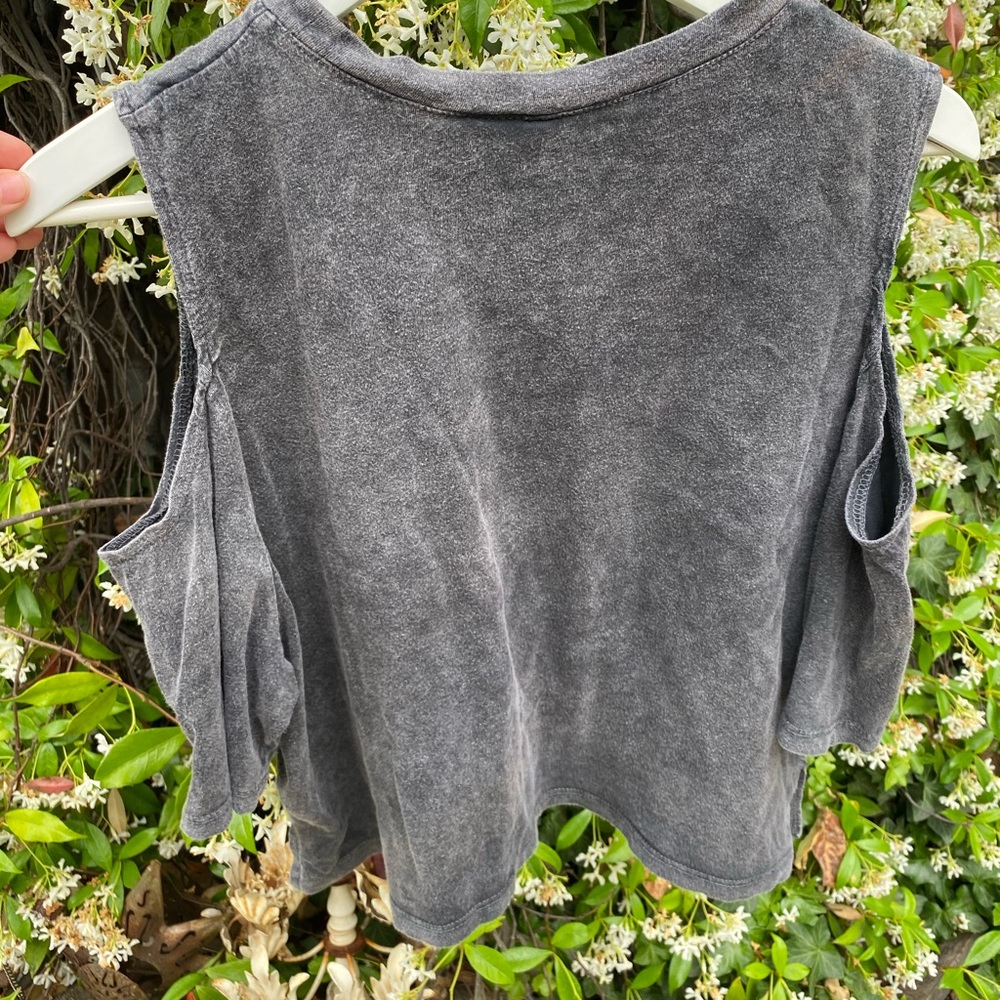 gray crop top